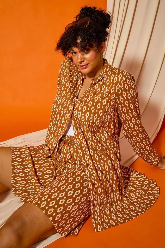 Curve Crinkle Printed Longline Shirt Women Roman Tops