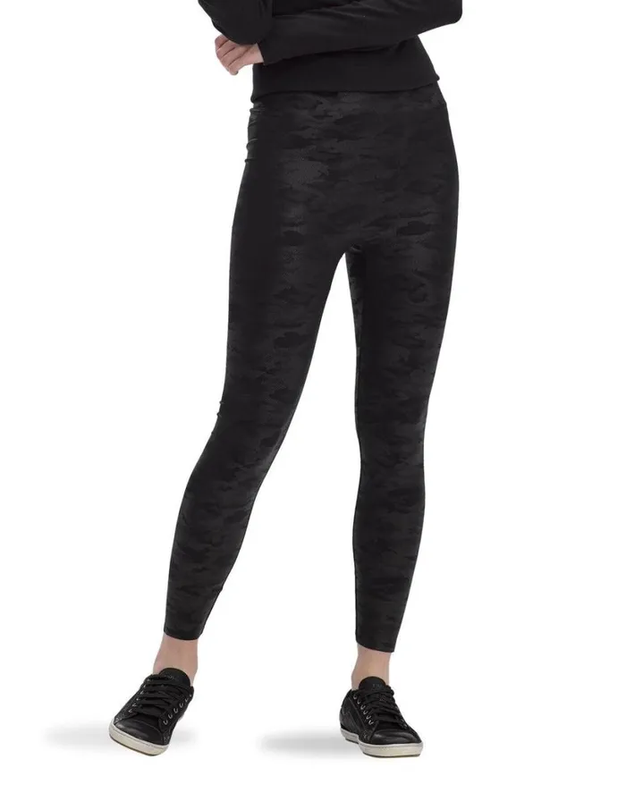 Hue Layering Weightless High Rise Leggings Black Camo Women Knit