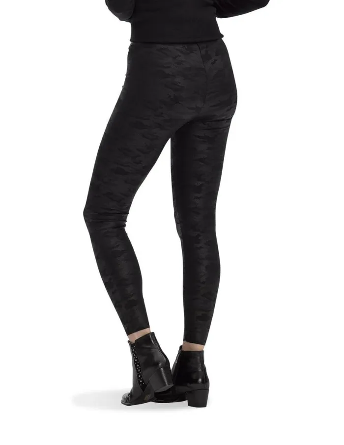 Hue Layering Weightless High Rise Leggings Black Camo Women Knit