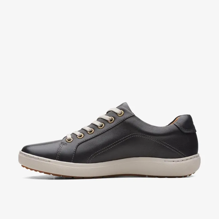 Nalle Lace Black Leather Women Clarks Sneakers