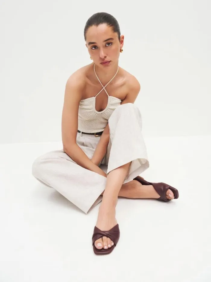 Shoes The Reformation Mikki Twist Flat Sandal Chestnut