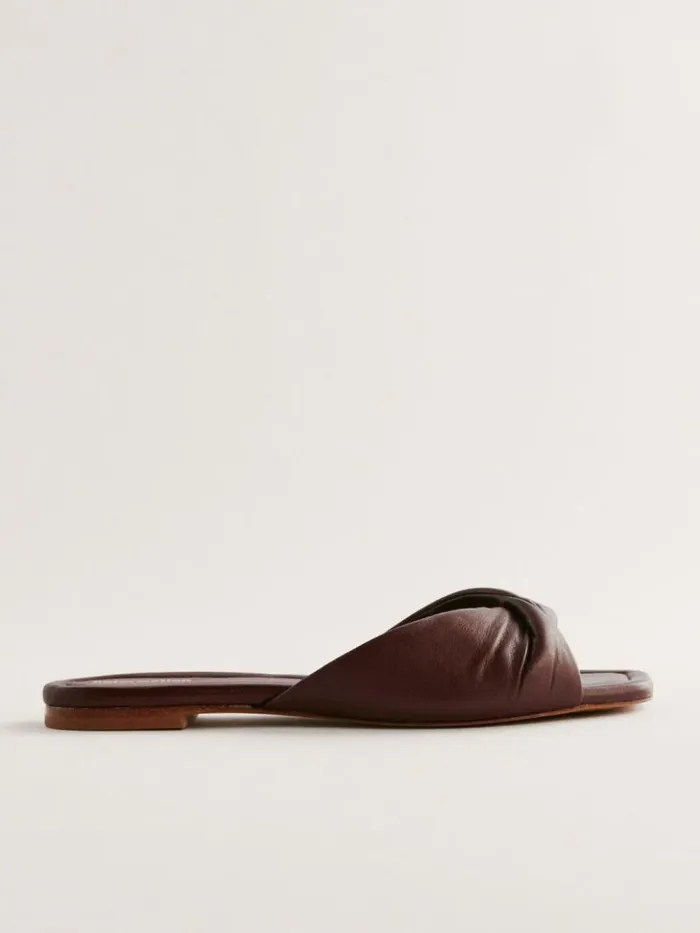 Shoes The Reformation Mikki Twist Flat Sandal Chestnut