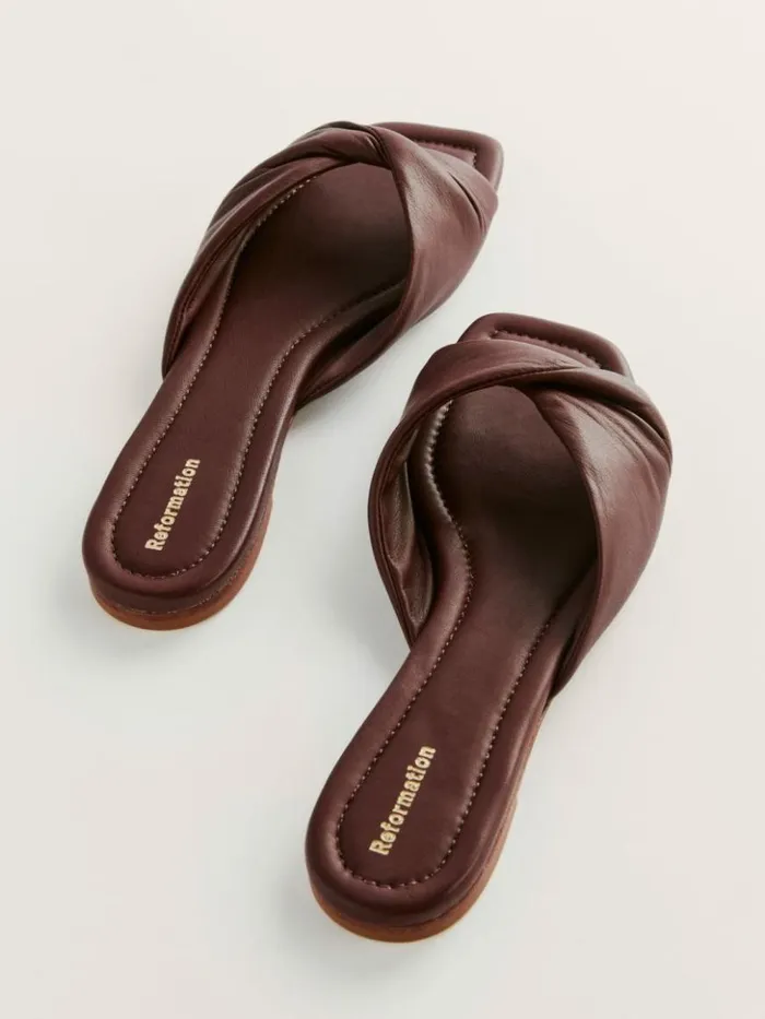 Shoes The Reformation Mikki Twist Flat Sandal Chestnut