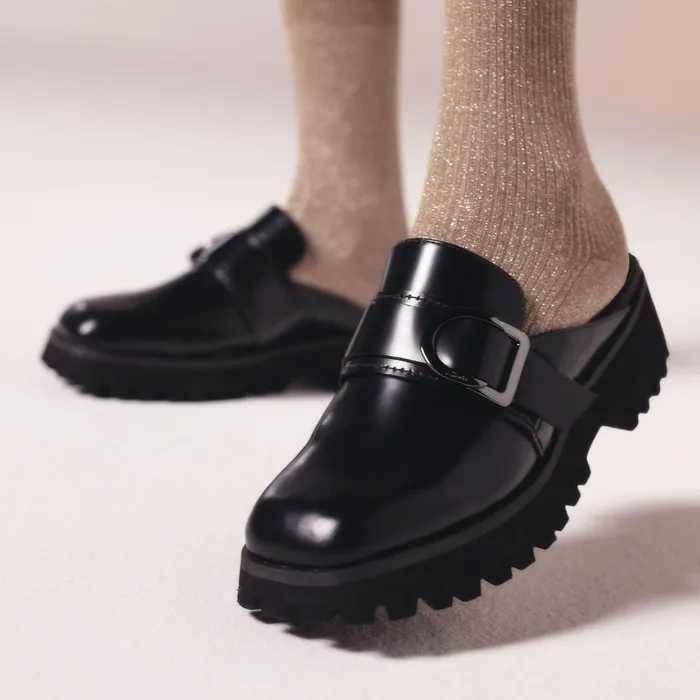 Stayso Free Black Leather Women Clarks Clogs and Mules