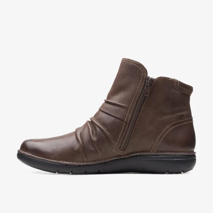 Un Loop Top Dark Brown Women Clarks Boots and Booties