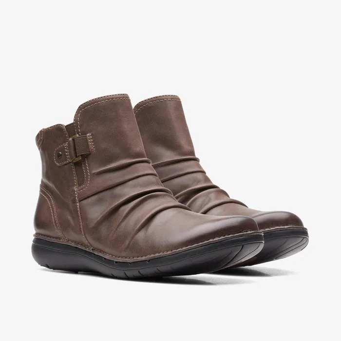 Un Loop Top Dark Brown Women Clarks Boots and Booties