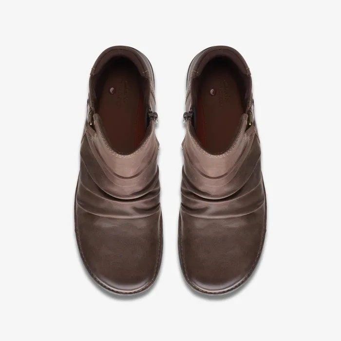 Un Loop Top Dark Brown Women Clarks Boots and Booties