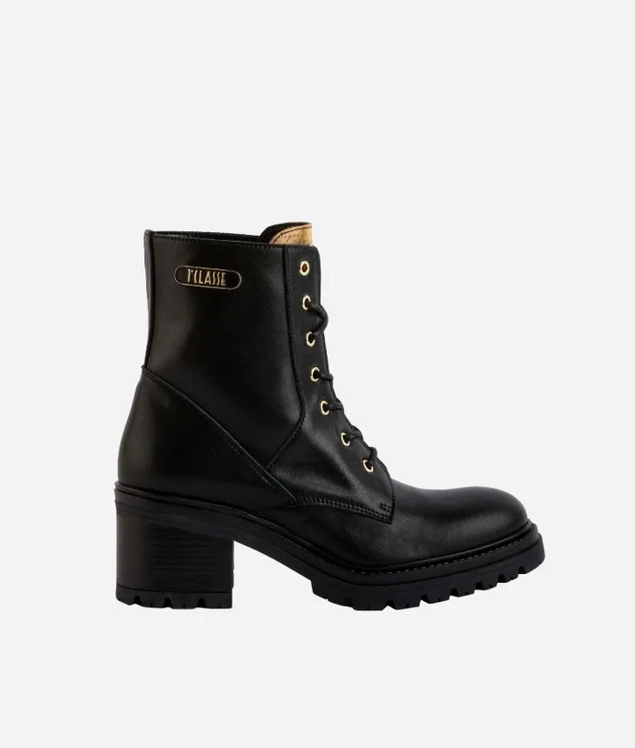 Woman Boots and Booties Alviero Martini Smooth Leather LaceUp Boots With 1 Classe Enamelled Tag Black Woman Boots and Booties Alviero Martini Smooth Leather LaceUp Boots With 1 Classe Enamelled Tag Black